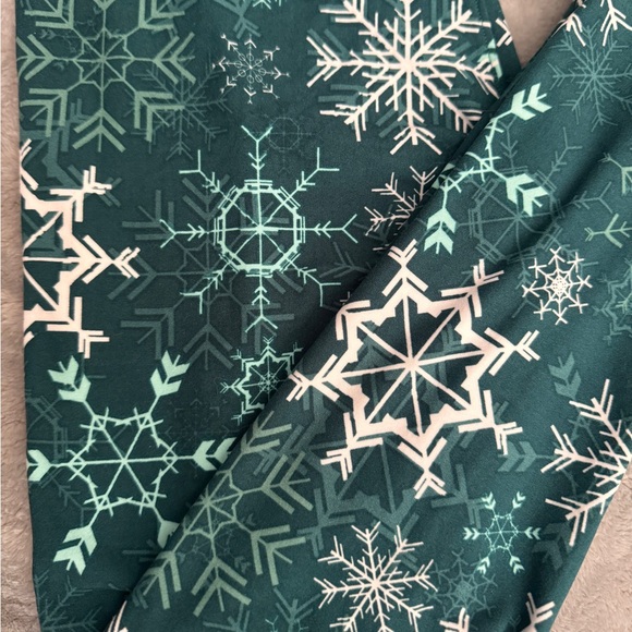 NWT RARE HTF Lularoe green snowflake leggings one size OS - Picture 2 of 3
